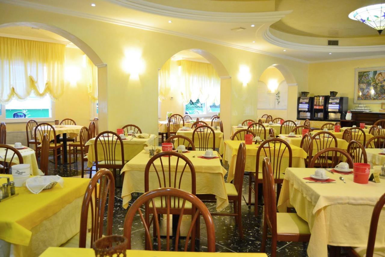 Hotel Ettoral Jesolo Extérieur photo